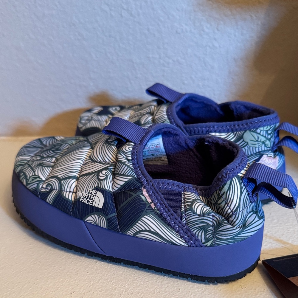 The North Face Kids' Blue Patterned Slippers